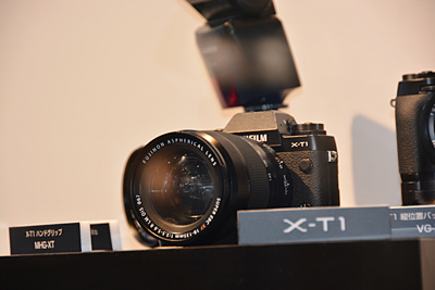 UHS-II対応のFUJIFILM X-T1
