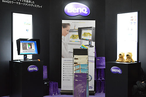 ハイエンドモデルを展示するベンキューブース