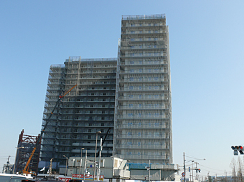 新三郷ではマンションの建設が相次いでいる