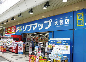 ソフマップ大宮店は駅前という立地からお客様の年齢層が広い