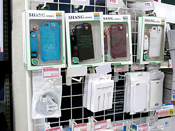 スマートフォンアクセサリの品揃えにも力を入れる