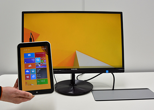 タブレットにタイル、ディスプレイにデスクトップ画面を表示
