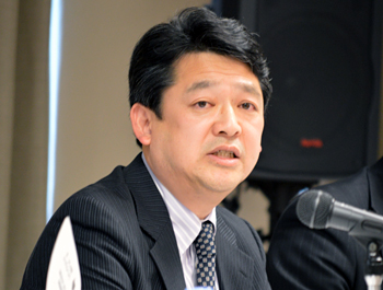 ソフトバンクモバイル渉外本部の徳永順二部長