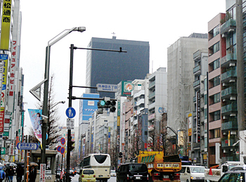 PCボンバー本店から徒歩5分程度の秋葉原電気街