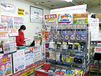 狭さを感じさせない店内