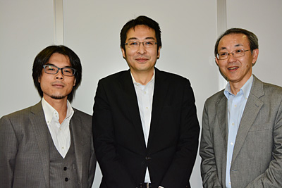 テレビを担当する猪熊慎也係長、岩崎統括部長、ウェブサイトの販促を手がける佐井昭係長