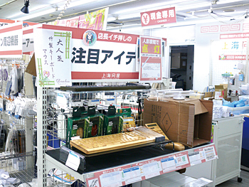 上海問屋の商品を積極的に展示