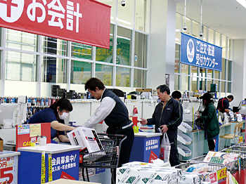 レジで待たせないよう、万全の体制を整えている
