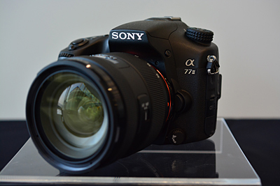 79点位相差AFセンサ搭載の「α77II」