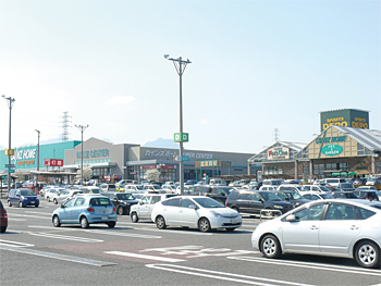 近くにあるカインズホームとの相乗効果で来店者を増やしている