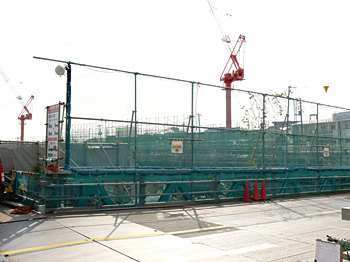 駅周辺では集合住宅の建設が進む