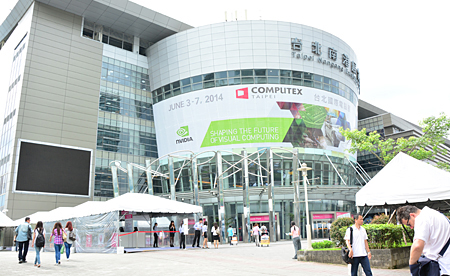 オープニングセレモニーが開催された南港展示場