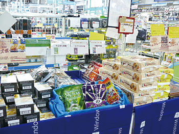 お菓子なども扱い、誰でも気軽に利用できる店づくりに力を入れている