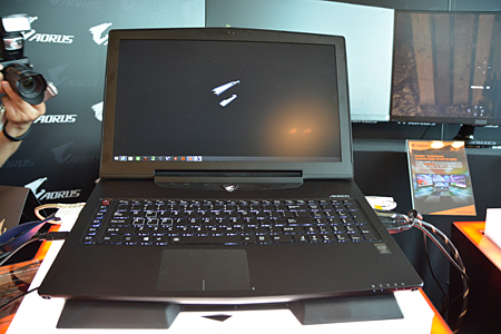 GPUを2基搭載する「AORUS X7」