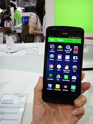 トリプルSIM対応の「Liquid E700」