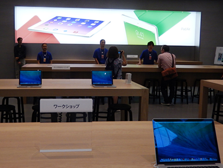 地下1階の「ジーニアスバー」など