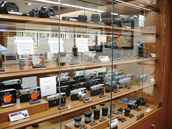 銀塩カメラをはじめ、デジタルカメラの新品/中古品も販売している