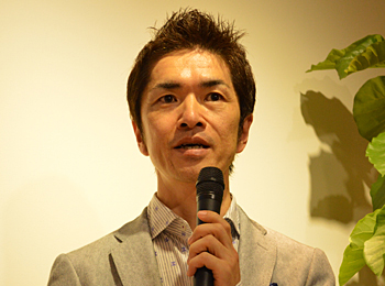 「ドコモのスマートライフを身近に感じてほしい」と意気込む沖成徳課長