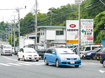 ノジマ権太坂店は交通量が多い国道1号沿いに出店