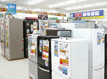 商圏内の住宅事情にあわせ、中・小型の冷蔵庫に力を入れる