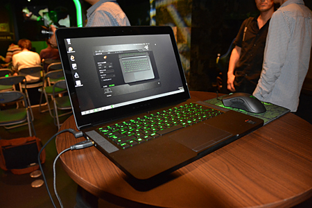 14型ディスプレイを搭載