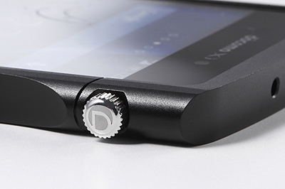 腕時計のリュウズをモチーフにした固定用ネジ