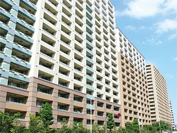 コジマ×ビックカメラ南砂町SUNAMO店周辺には都営住宅や大型マンションが建つ