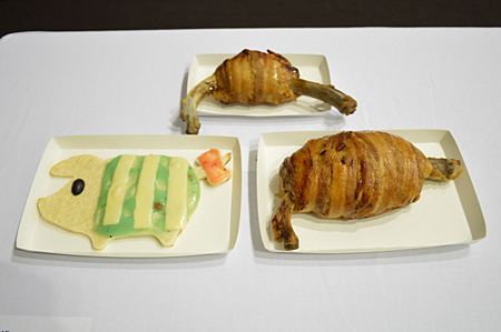 カフェ&バーでは「こんがり肉」など、「モンハン」にまつわるフードやドリンクを提供