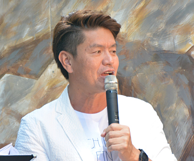 超タフ スマートフォン Torque 体験イベント 都会の真ん中に巨大な岩山が出現 n R 超タフ スマートフォン Torque 体験イベント 都会の真ん中に巨大な岩山が出現 n R