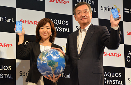 ソフトバンクモバイルの田原部長とシャープの高橋興三社長