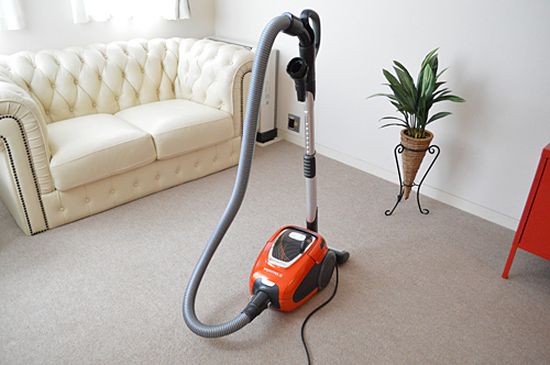 さまざまな素材の床でエレクトロラックスの掃除機の性能を体験