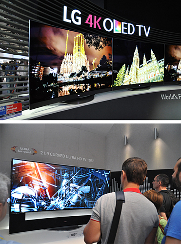 LGの77型有機EL湾曲型テレビと105型の湾曲型液晶テレビ