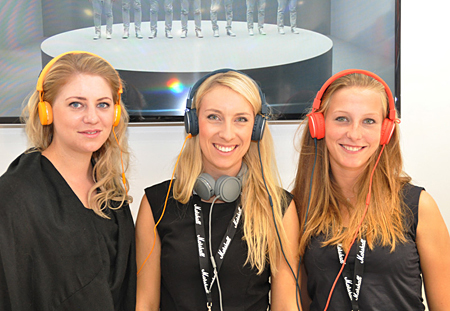 アーバンイヤーズのヘッドホンは仲間と「ペアリスニング」ができる