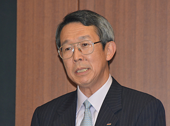 ネットワーク戦略を説明する大松澤取締役常務執行役員