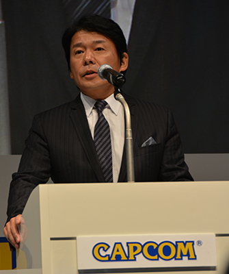 新プロジェクトを発表する辻本社長