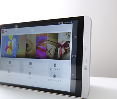 デュアルのフロントスピーカーでクリアな音を楽しめる