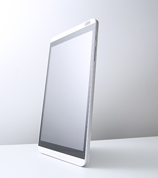 厚さが約7.9mmと薄い