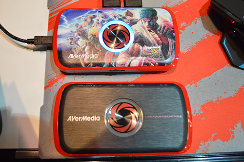 通常版とウルトラストリートファイターIVモデルの「AVT-C875」