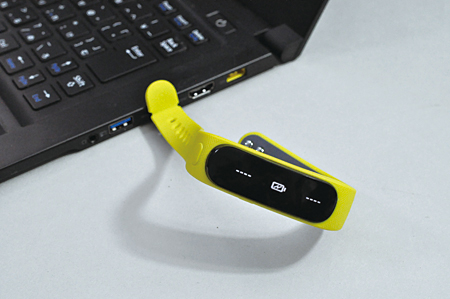 PCのUSB端子に接続するだけで充電