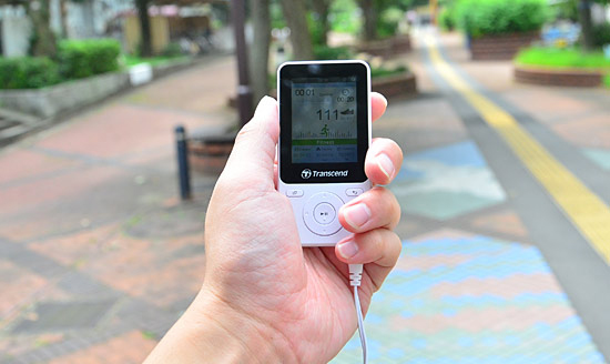 「フィットネス」モードは歩数や消費カロリーなどを表示