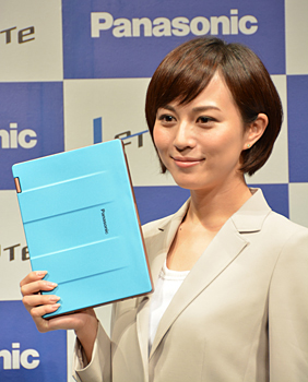 「レッツノート」の新CMキャラクターになった比嘉愛未さん