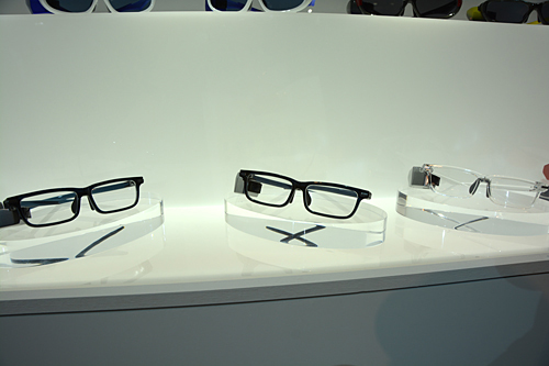 いろいろなデザインのメガネをつくることができる