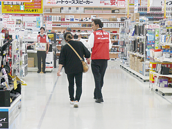 接客にも力を入れる