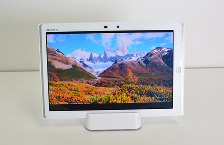 フロントのステレオスピーカーで迫力の音を楽しめる