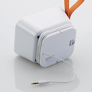 ケーブルは本体の背面に巻いて収納