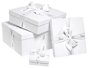 送料やディオールオリジナルのギフトラッピングが無料