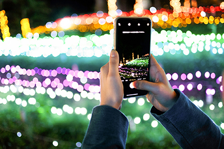 イルミネーションをスマホできれいに撮影するには コツがわかればかんたん n R イルミネーションをスマホできれいに撮影するには コツがわかればかんたん n R
