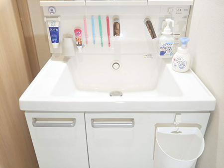 セリアとダイソーの フック 徹底活用法 浮かせる収納で洗面台がすっきり n R セリアとダイソーの フック 徹底活用法 浮かせる収納で洗面台がすっきり n R