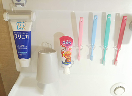 セリアとダイソーの フック 徹底活用法 浮かせる収納で洗面台がすっきり n R セリアとダイソーの フック 徹底活用法 浮かせる収納で洗面台がすっきり n R