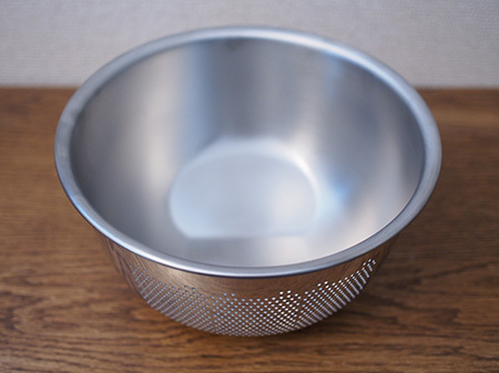 キッチンのザルとボウルを融合 不思議な形状の 3way水切りボウル の実用性は n R キッチンのザルとボウルを融合 不思議な形状の 3way水切りボウル の実用性は n R